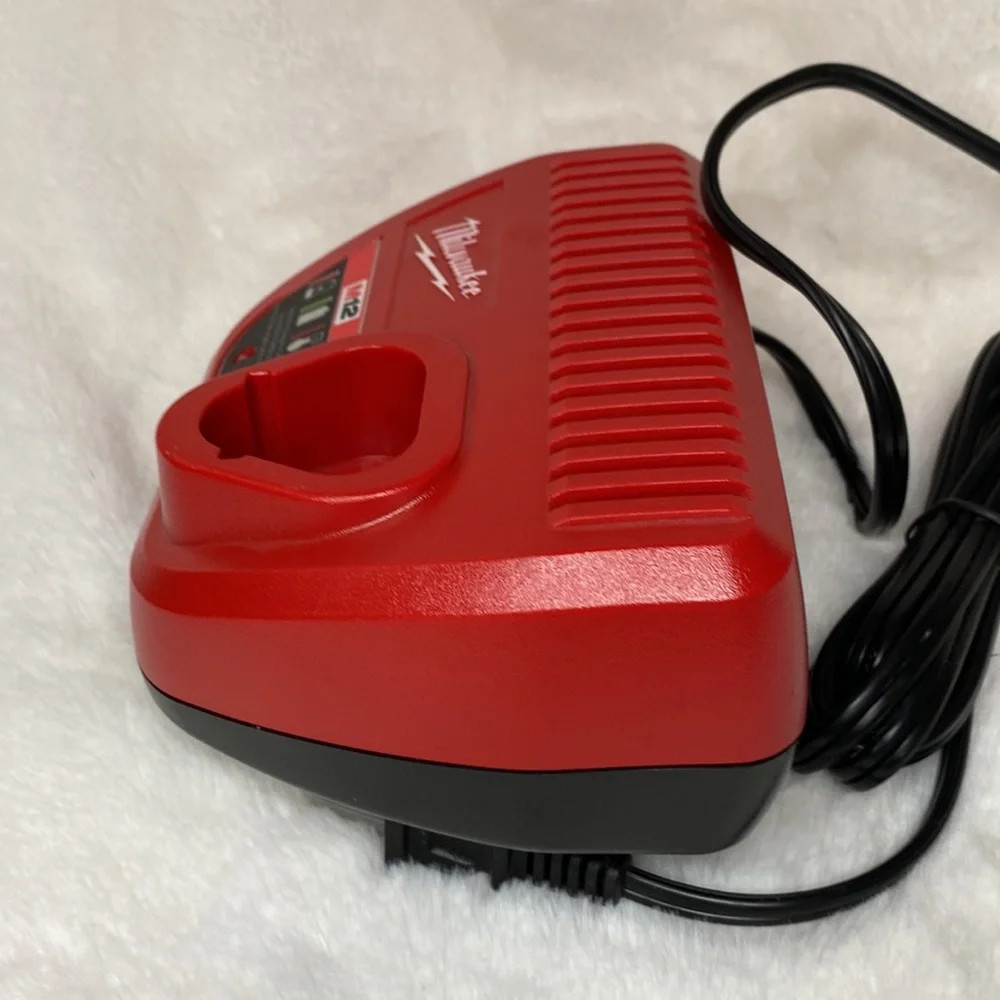 Milwaukee M12 12- Volt Lithium-Ion Battery Charger